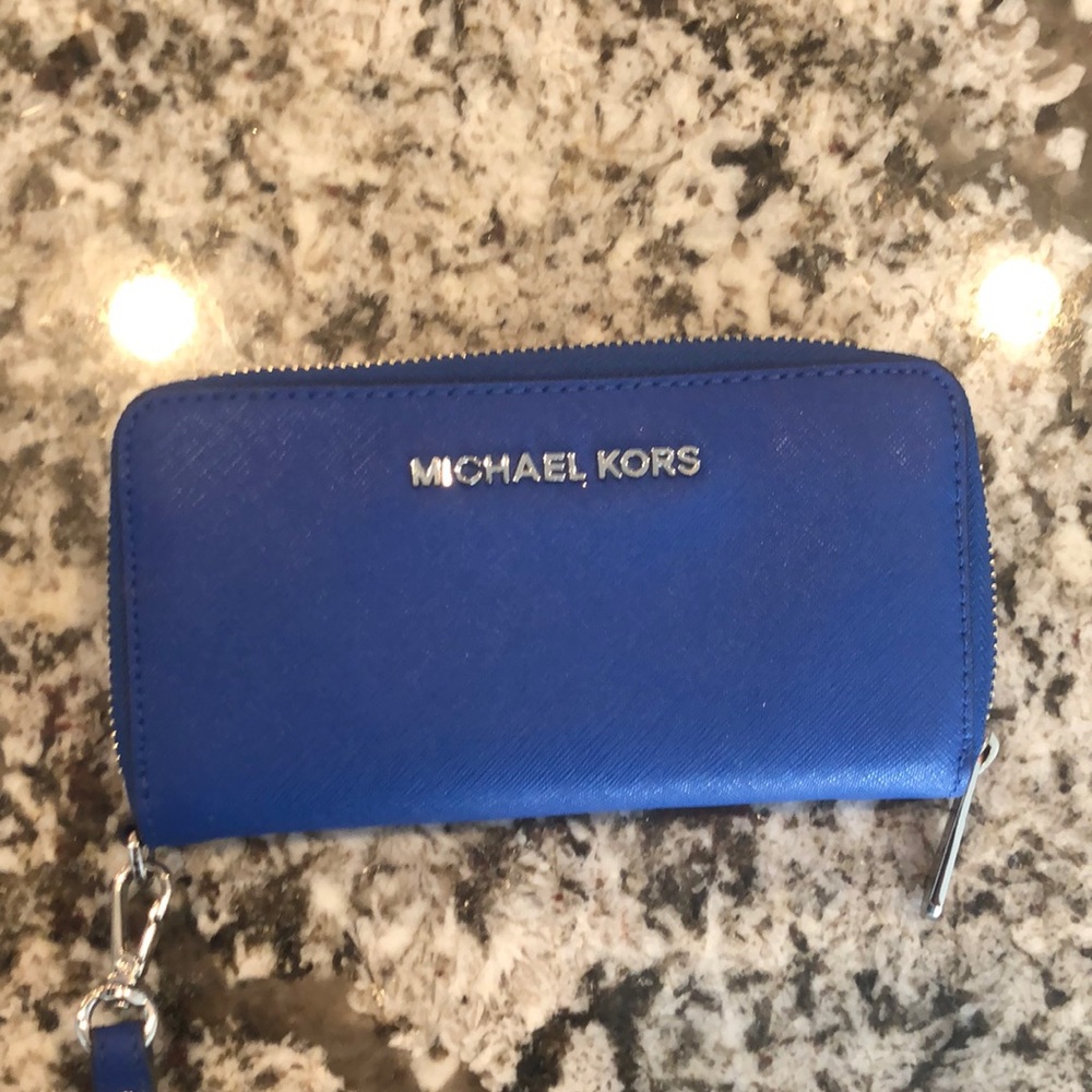 Michael kors wristlet